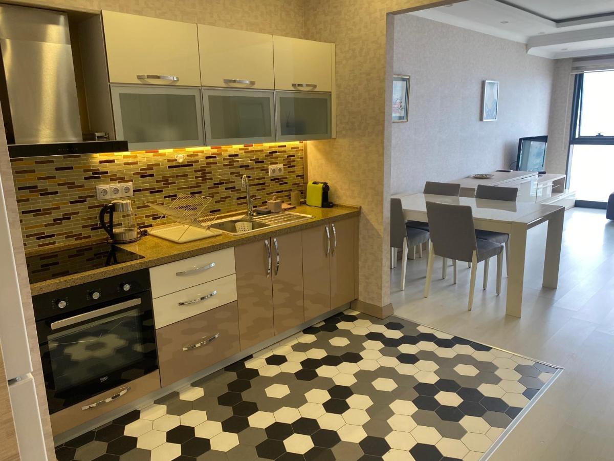 Apartment In Porta Batumi Tower Buitenkant foto